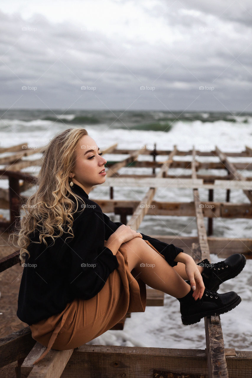 portrait photo of a beautiful woman by the sea