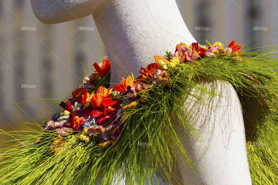 Beautiful botanical floral necklace on a mannequin