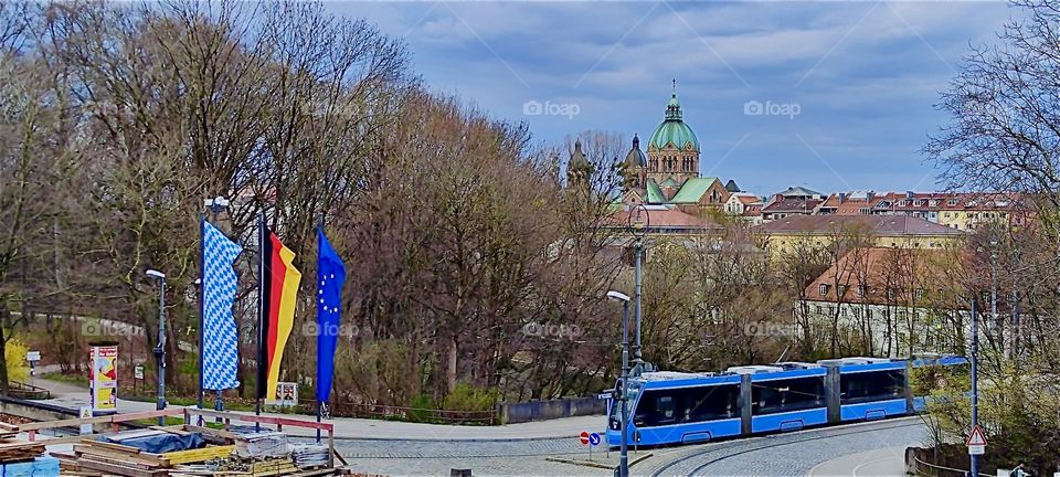This is a beautiful impression of a sightseeing boat making its way along the “Danube”, the “Donau” in “Munich”, capitol of “Bavaria”, Germany. Couldn’t ask for a better day to enjoy the sights !!! 2024. Hypnotic Productions