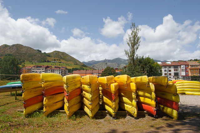 Canoes 