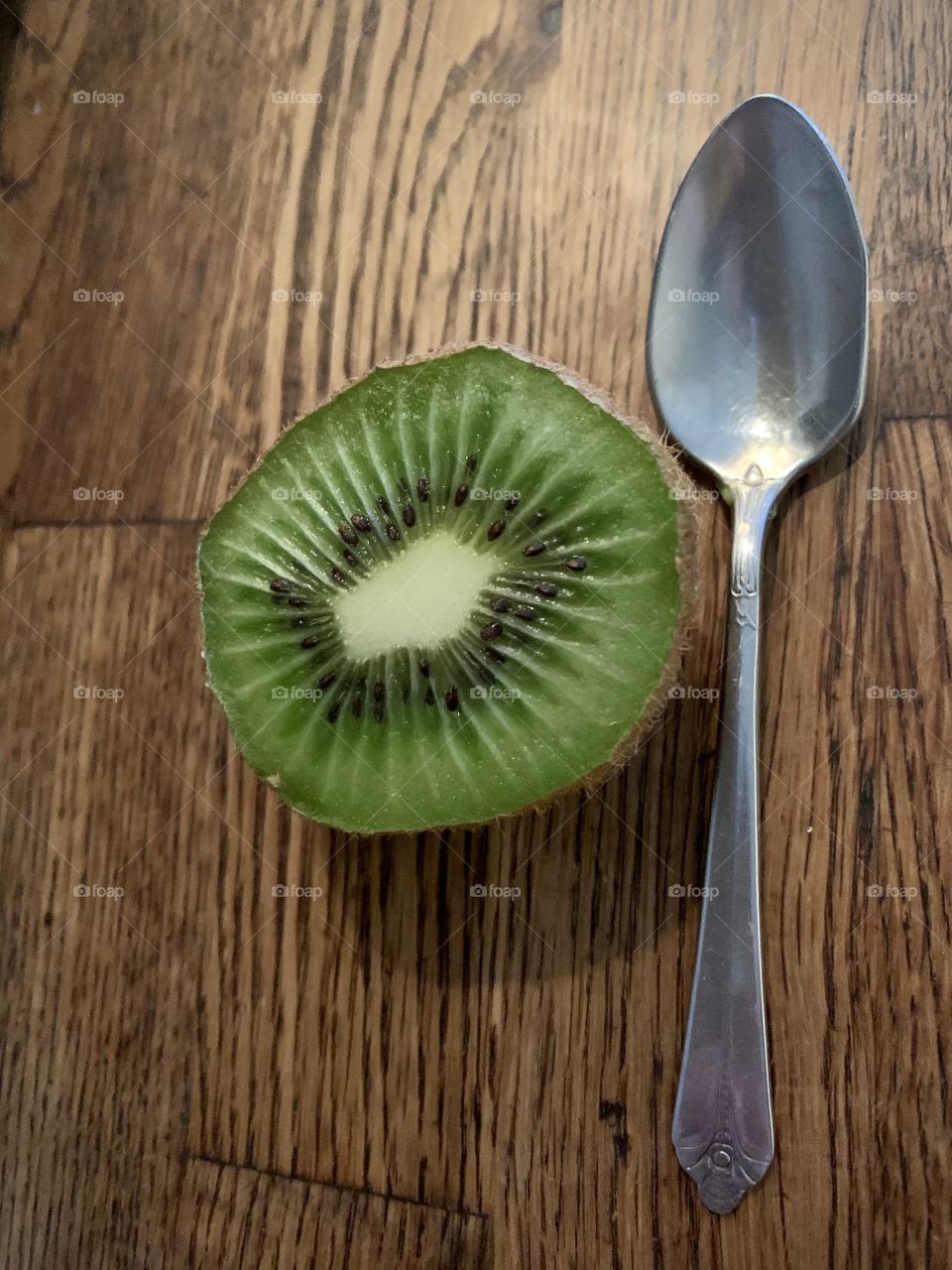 Kiwi half and small spoon