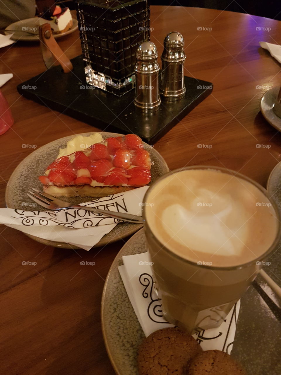 latte & strawberry cheesecake