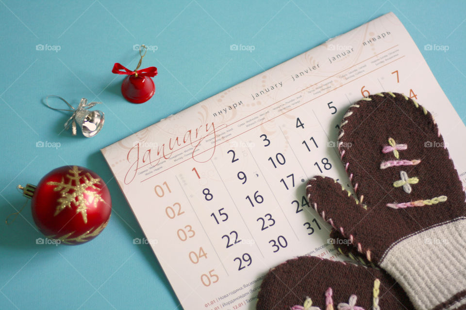 Winter holidays, Januari 2019 calendar and winter gloves