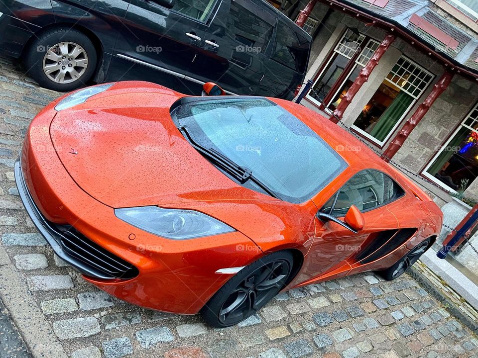 McLaren … awkward to get a good shot when parked outside a hotel £££ $$$ €€€ 🧡🏴󠁧󠁢󠁳󠁣󠁴󠁿… 🤩