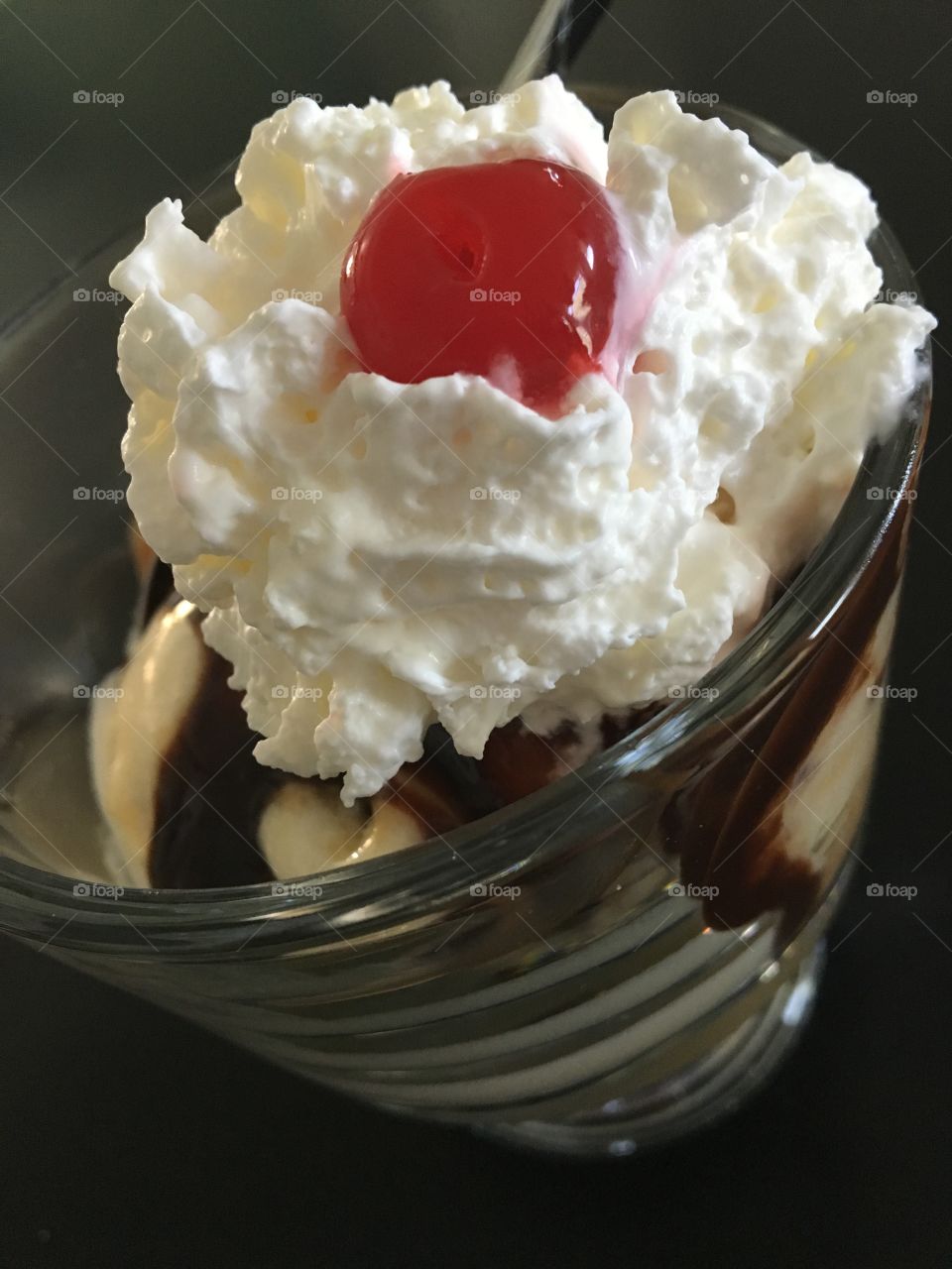 Ice cream sundae 