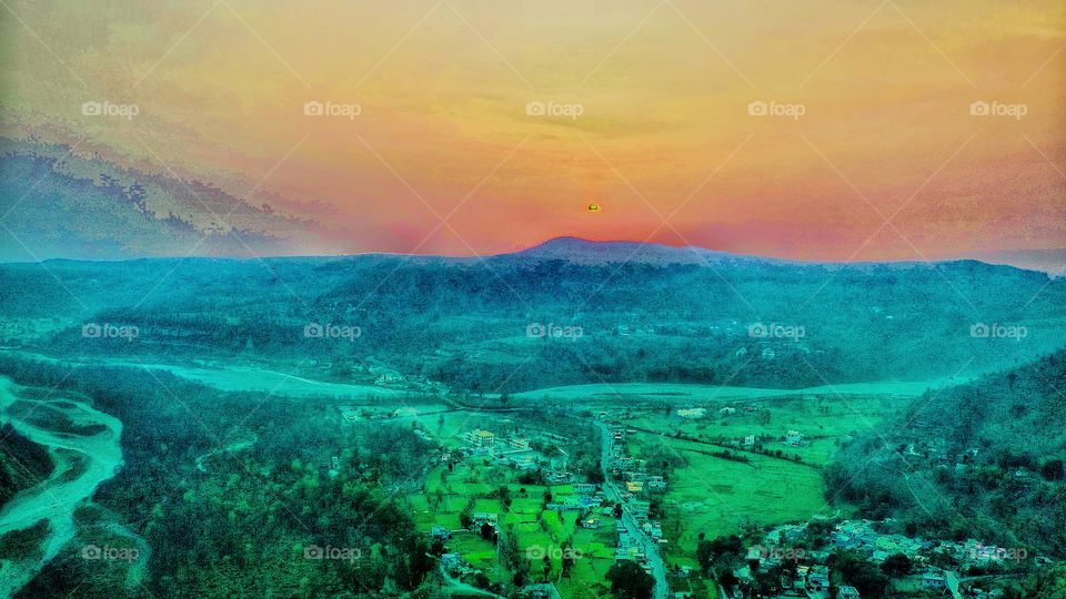 Setting sun sprinkles glitters across valley ⛅️