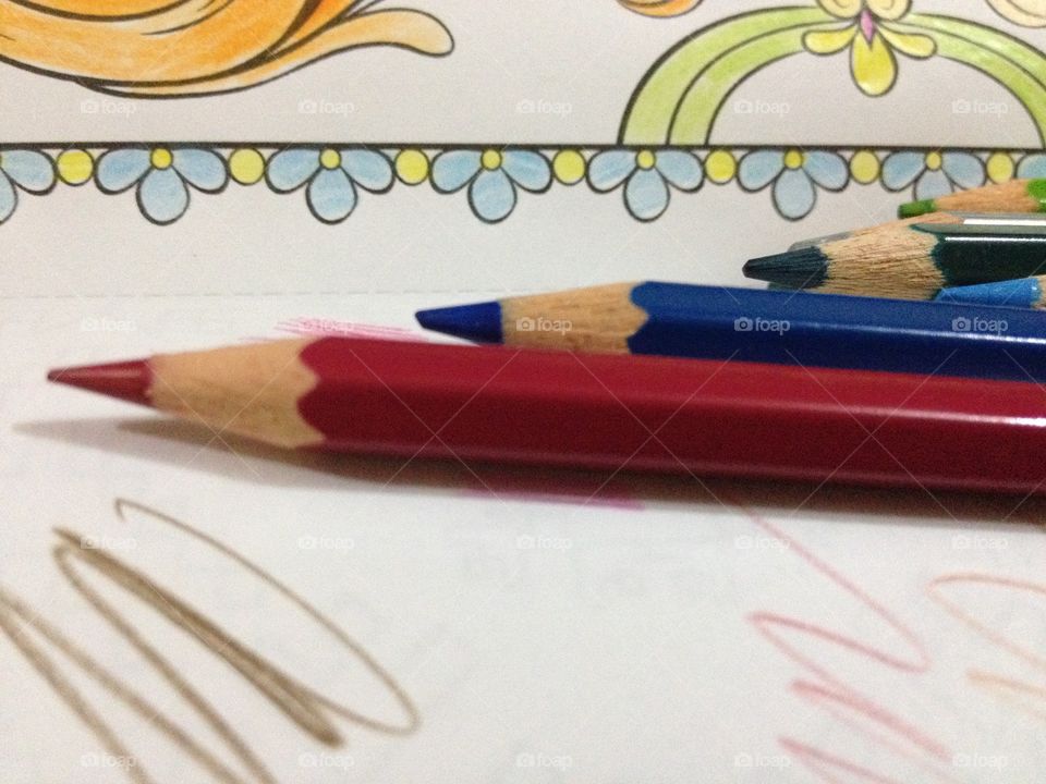 Color pencil
