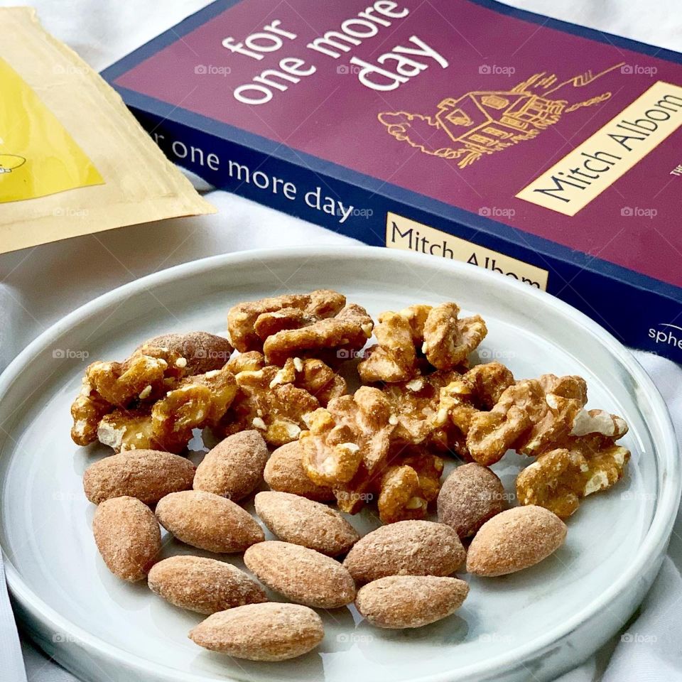 Weekend clean snacking with almonds and nuts 