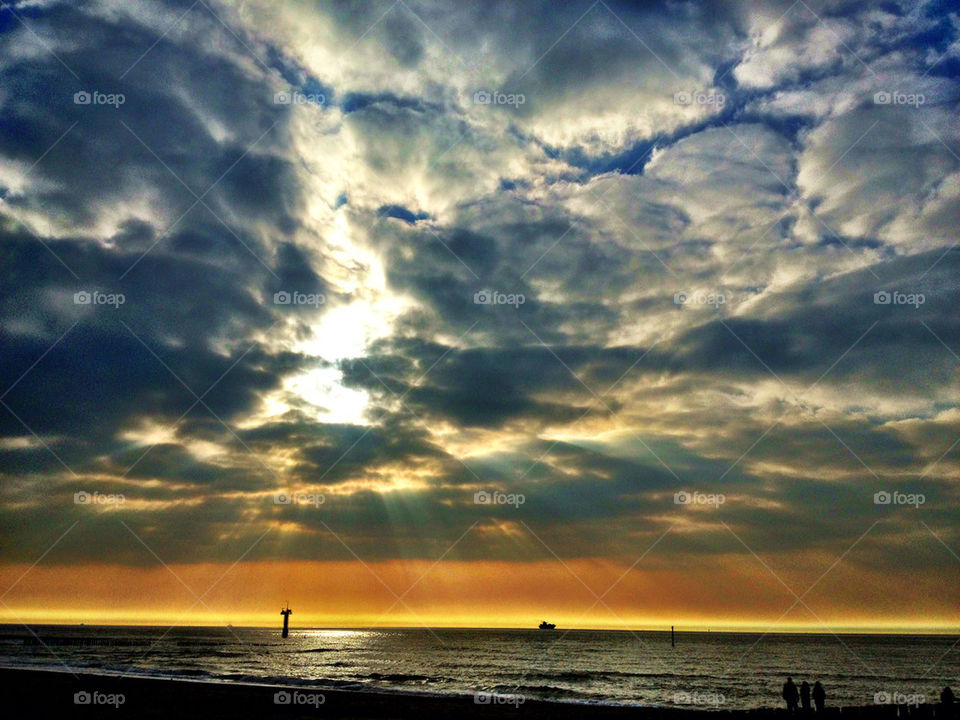 SUNBEAMS OVER THE NORTH SEA