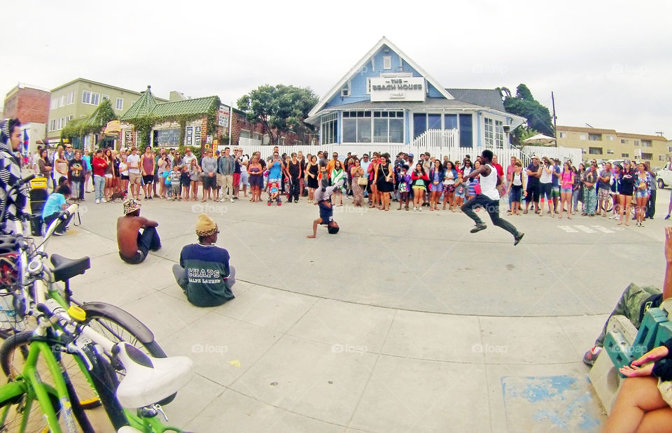 Street performers in Venice beach