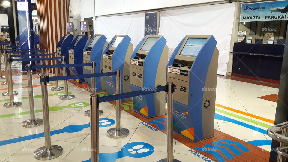 Self chek in machine