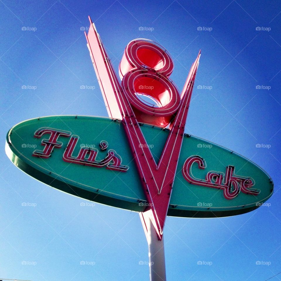 Flo's V8 Cafe