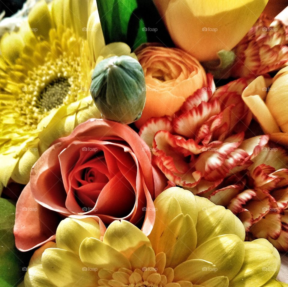 Bouquet de fleurs aux couleurs chaudes