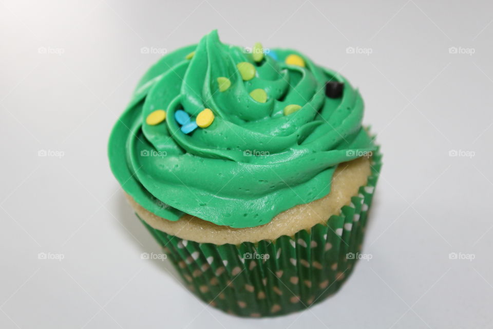 White Cupcakes with Green Buttercream Frosting 