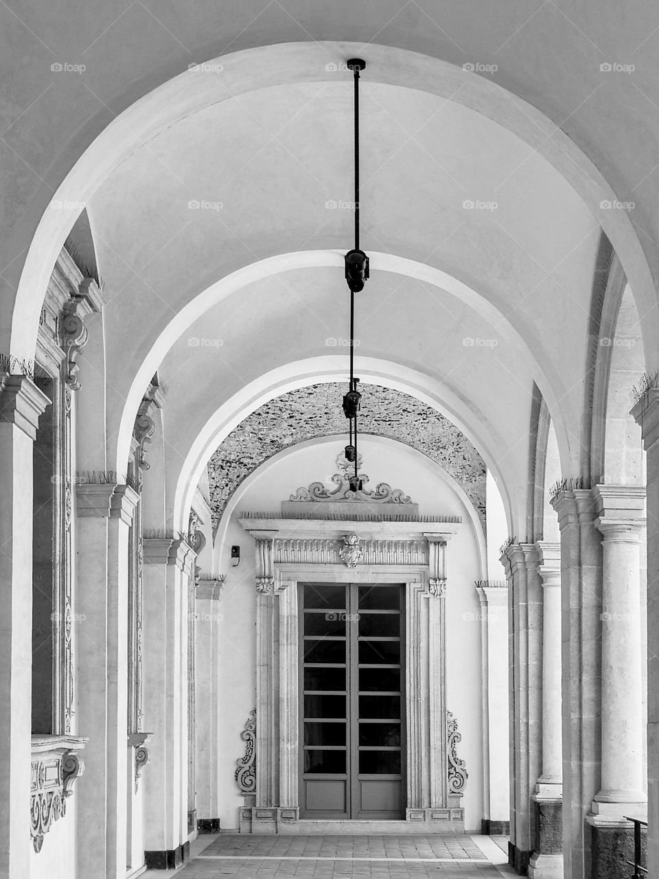 Corridor, round arches, columns