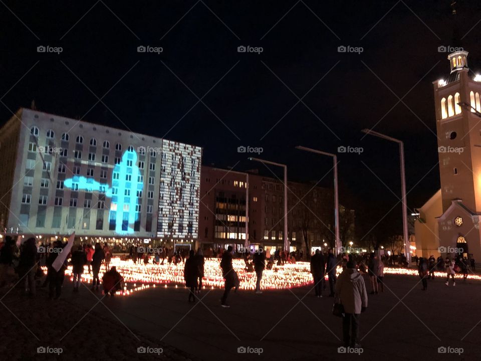 Commemoration with candles and video installation