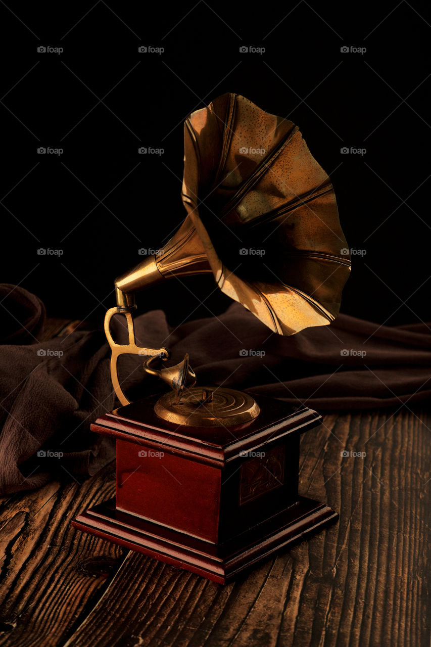 antique gramophone on a wooden background