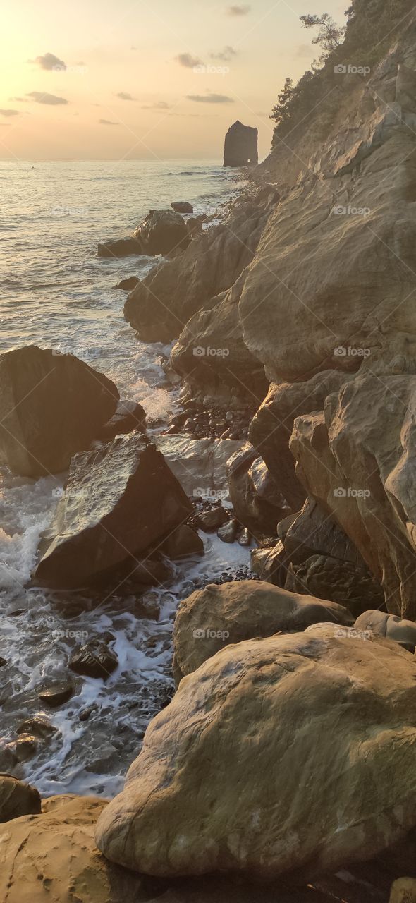 The village of Praskoveevka, "Skala Parus". Natural monument. The rock is a sandstone layer standing vertically on the shore, separated from the rock mass by a gap. The shape of the rock resembles the outline of a quadrangular sail. Hence the name.