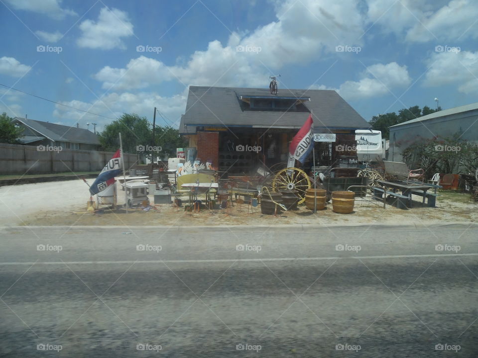froad side gift shop. This is a picture of a gift shop that I visited on my way to the Gulf of Mexico. 👣 🚶 🏃 🔥 💨
