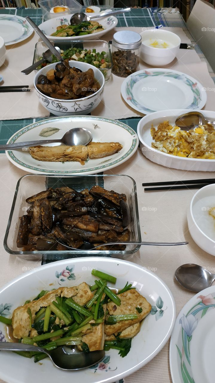 A Simple Family Lunch