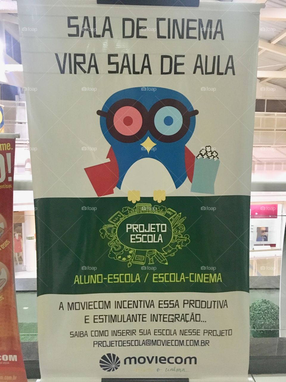 Isso sim é atividade extra-classe muito bacana. 
Tenho um rascunho dessa temática: o que professores podem explorar em filmes no cinema levando seus alunos.