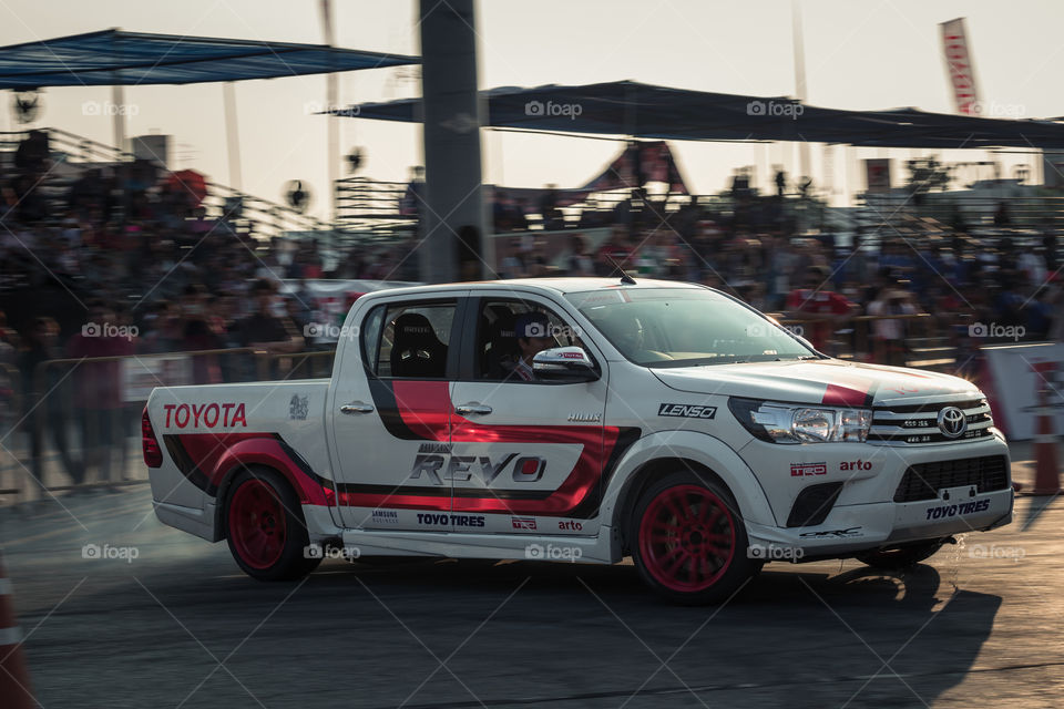 Toyota hilux revo drift show