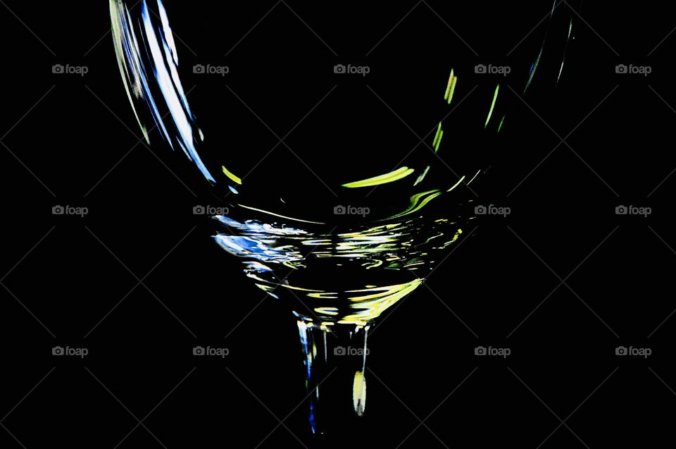 Elegant wine glass reflection 