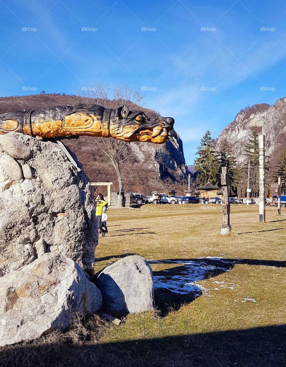 the Dacian Dragon wooden sculpture