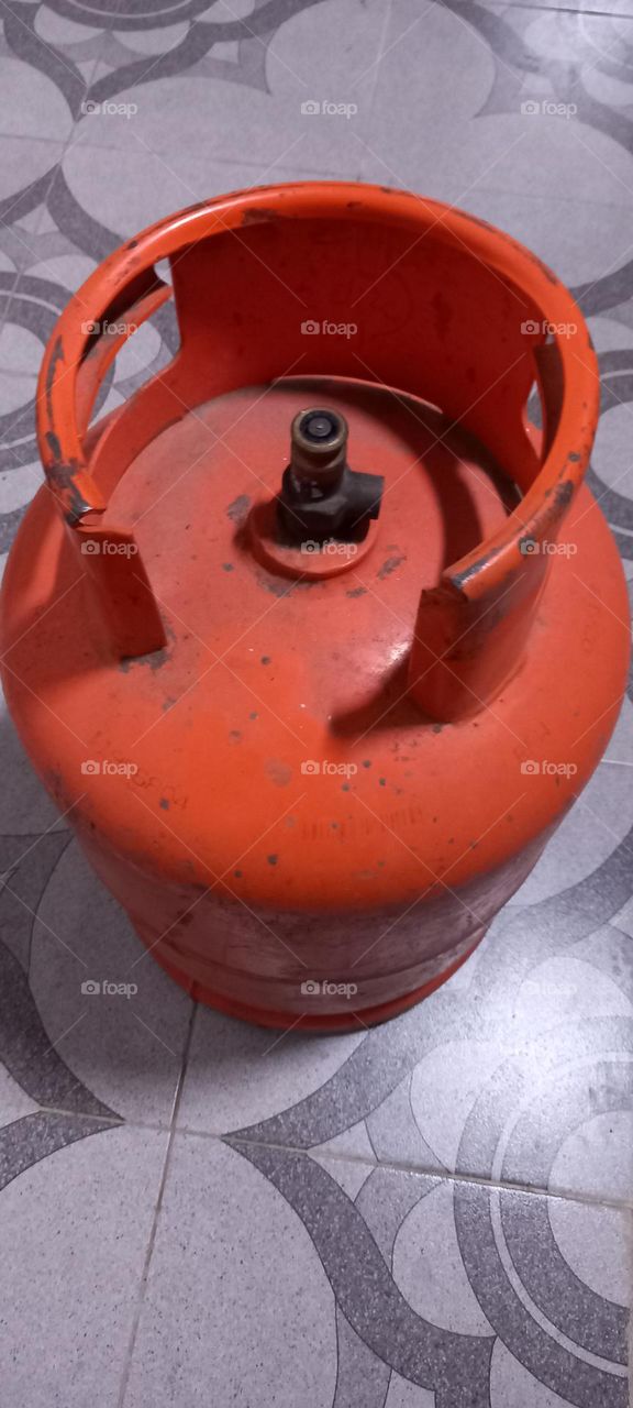 Gas cylinder