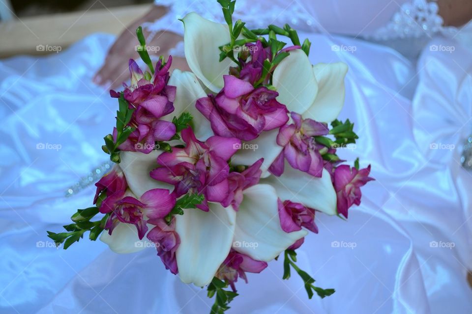 flowers dress cute wedding by lanocheloca