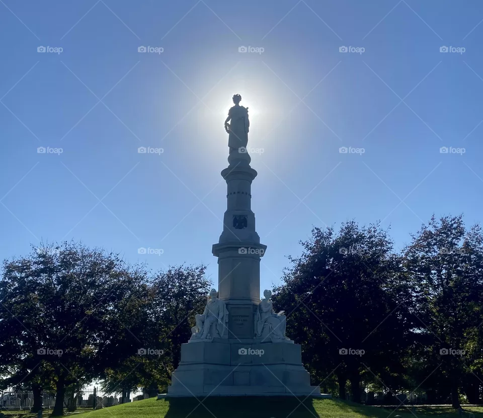 The morning sun illuminates the outline of the majestic memorial. Built to honor the fallen soldiers in Gettysburg and to mark the place that president Lincoln delivered his Gettysburg Address. 
