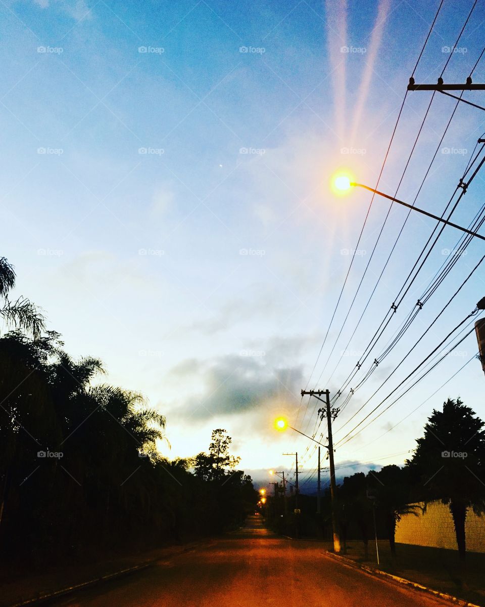 🌅Desperta, #Jundiaí!
Ótima 5a feira a todos.
🍃
#sol
#sun
#sky
#céu
#photo
#nature
#manhã
#morning
#alvorada
#natureza
#horizonte
#fotografia
#paisagem
#inspiração
#amanhecer
#mobgraphy
#FotografeiEmJundiaí