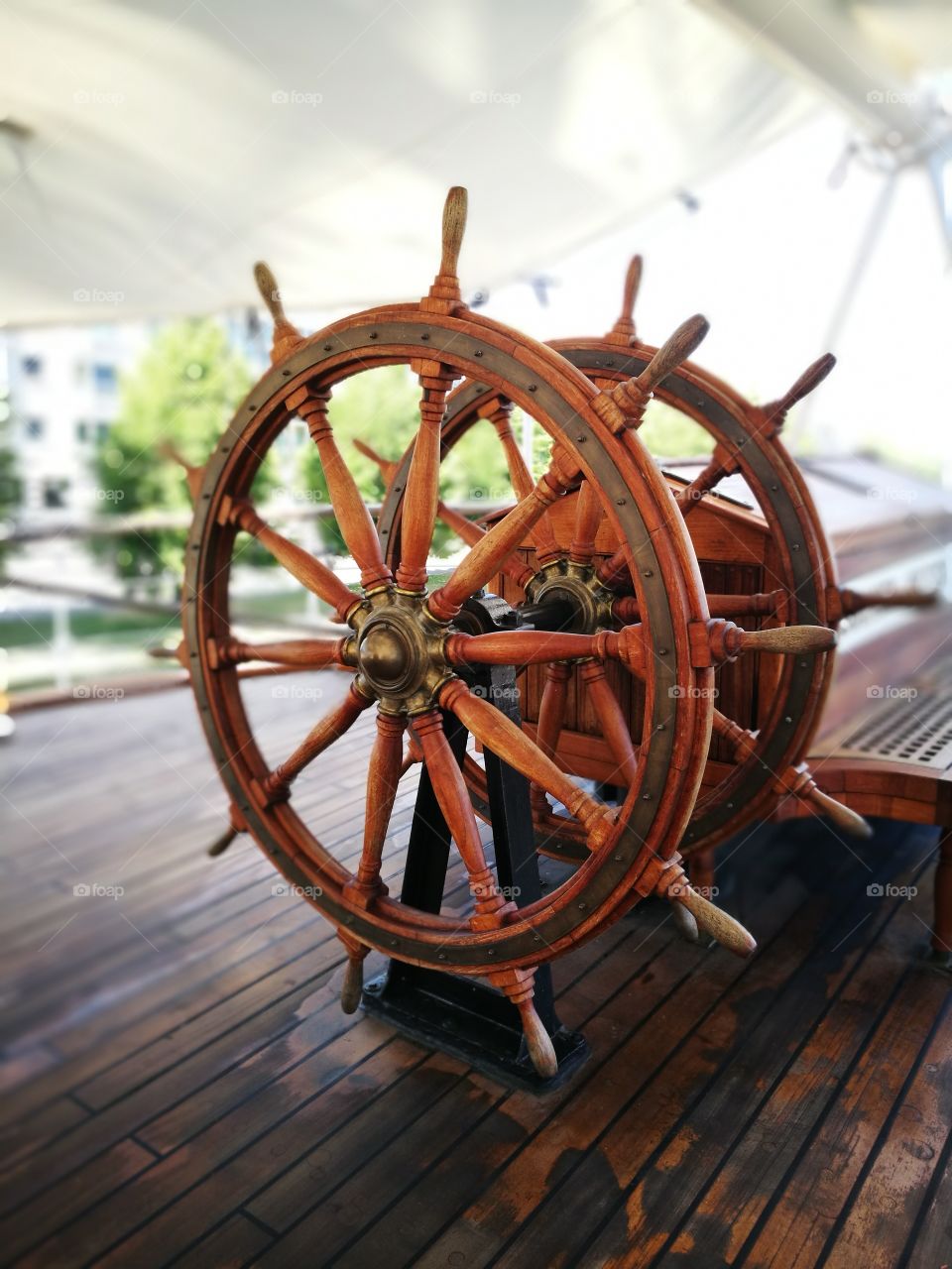 ship's wheels