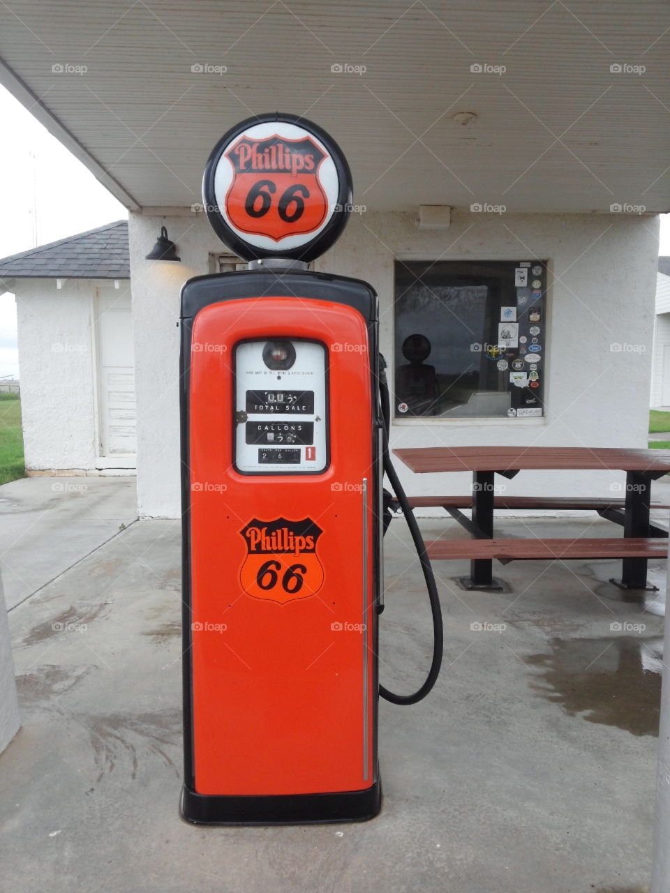 Old gas pump-1