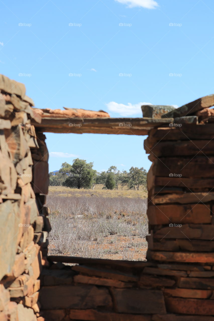 Doorway of old settlers’ stone ruins in the south Australian outback 