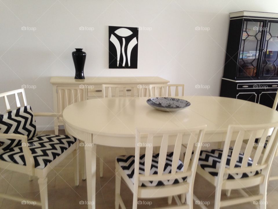 Simple black and white dining decor
