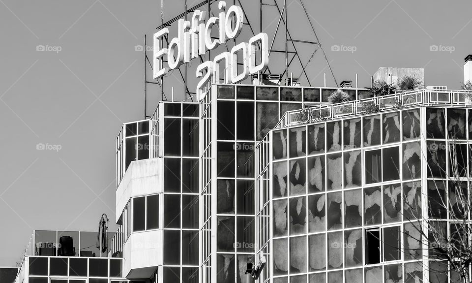 Edifico 2000  - a tired looking complex of shops & offices in Leiria, Portugal 