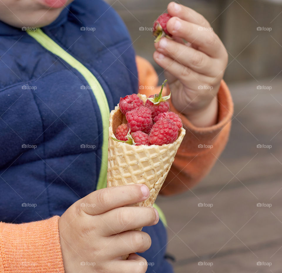 boy eating raspberries