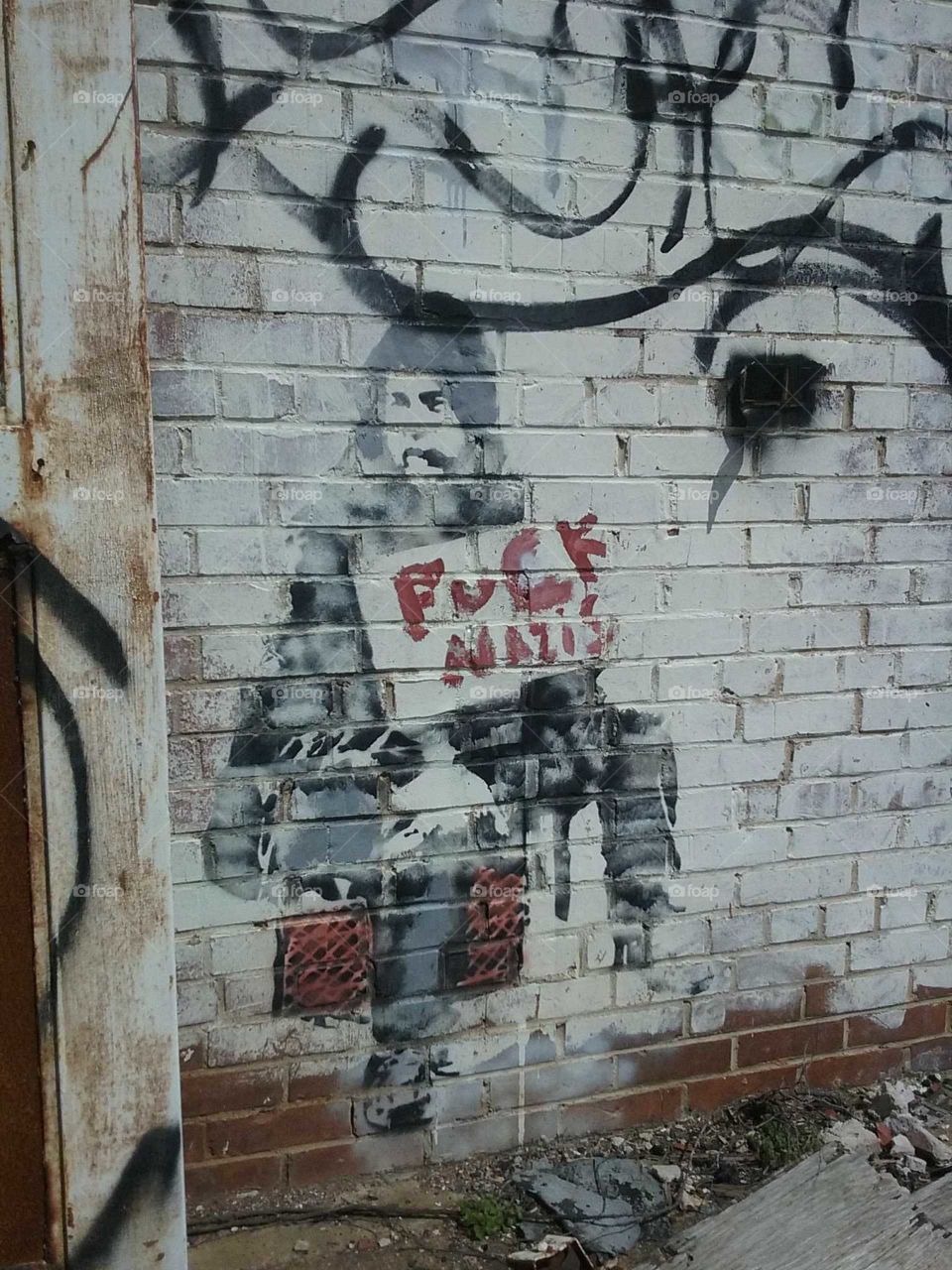 graffiti fuck nazis