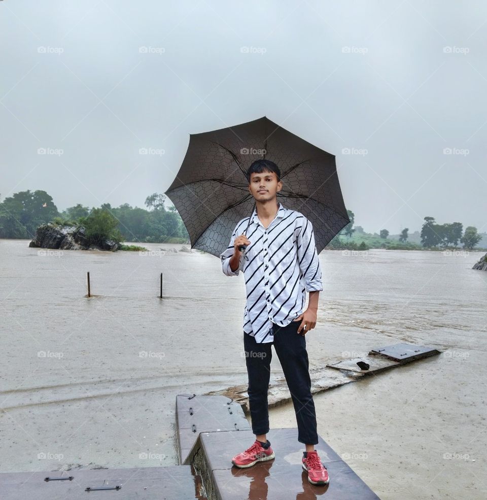 I'm afraid of water but river and sea likes me