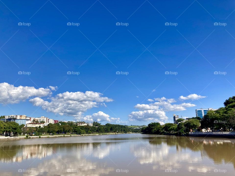 Ontem foi aniversário de Jundiaí. Hoje, é o de Bragança Paulista, essa cidade que tão bem me acolheu por quase 3 anos e que hoje frequento mais do que semanalmente!

Olhe só que beleza o Lago do Taboão:
