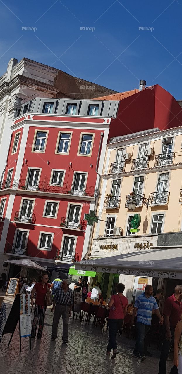 Os prédios de Lisboa são de encarar, não é mesmo?! Olhe que lugar agradável!