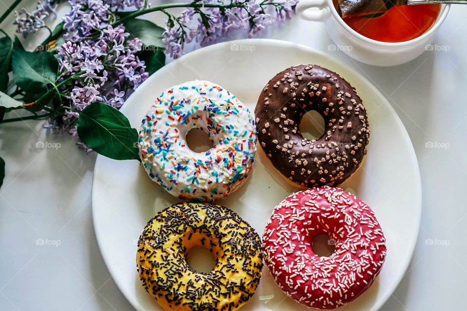 round donuts on a plate