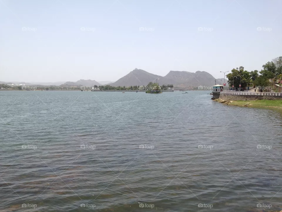 Lake and mountain 