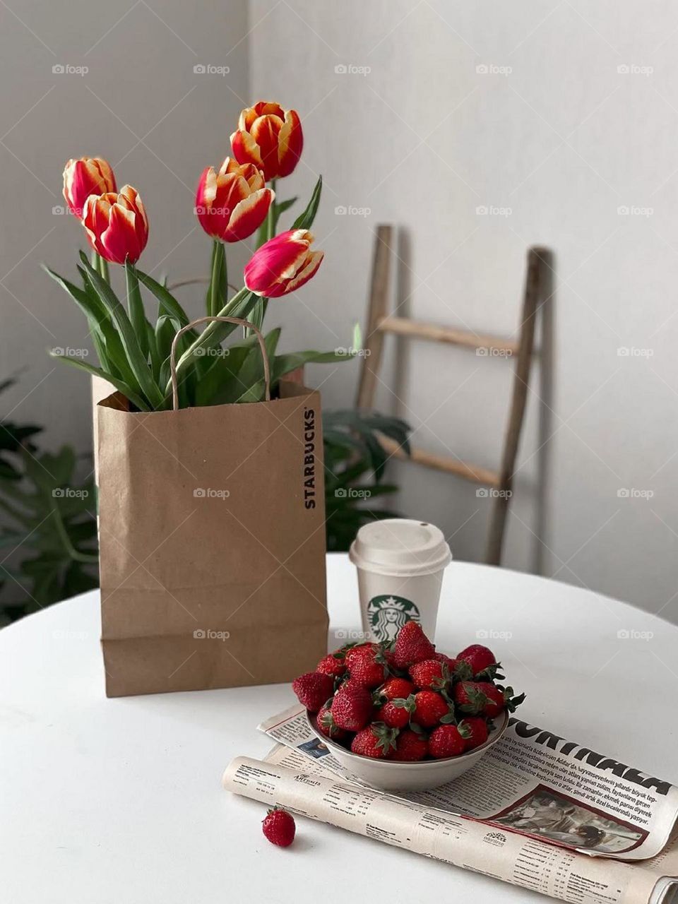 Beautiful tulips, delicious strawberries and my dear coffee! This small moment can add the most color to life..