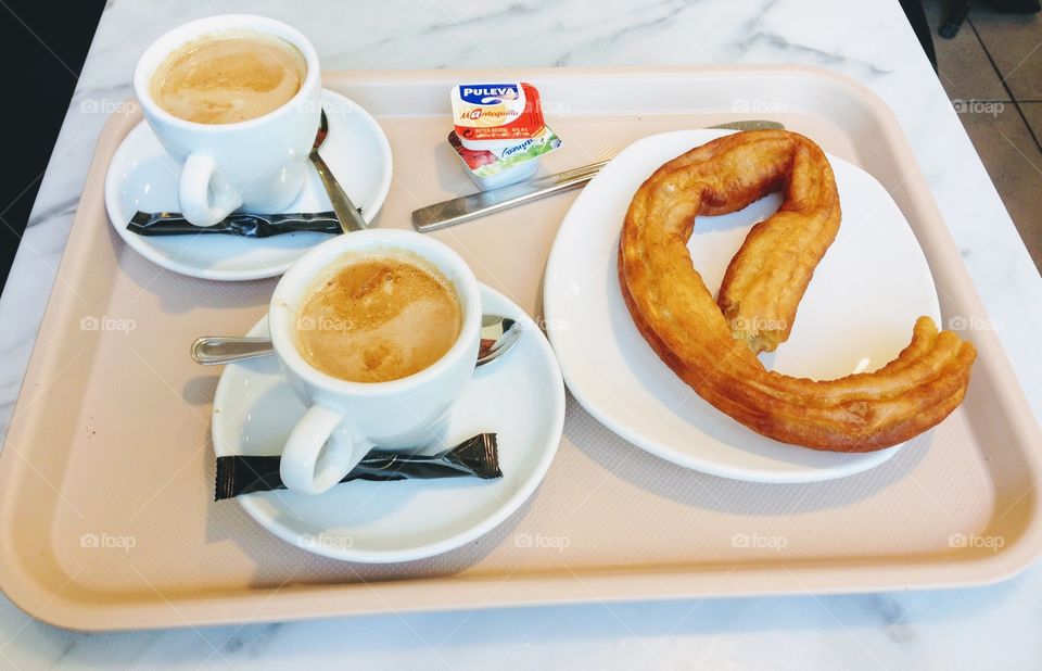 Breakfast for 2 in Spain. Desayuno para 2 en España. Café con porras