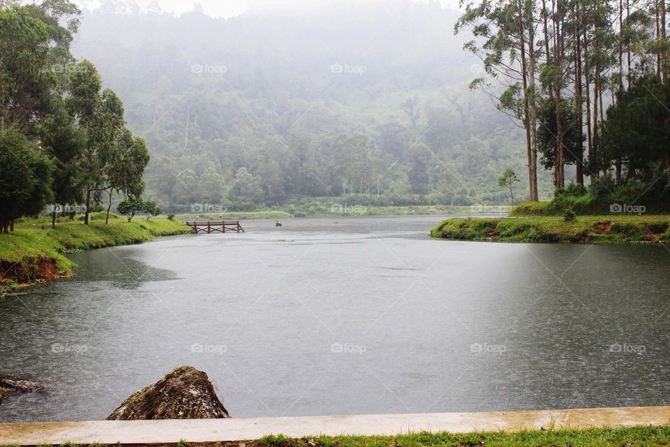 rainy day in Cisanti lake