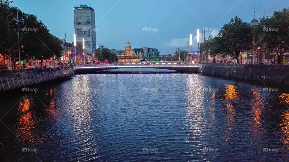 Dublin's bridge by night