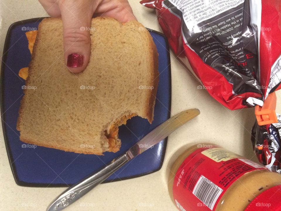 Peanut butter & Doritos sandwich