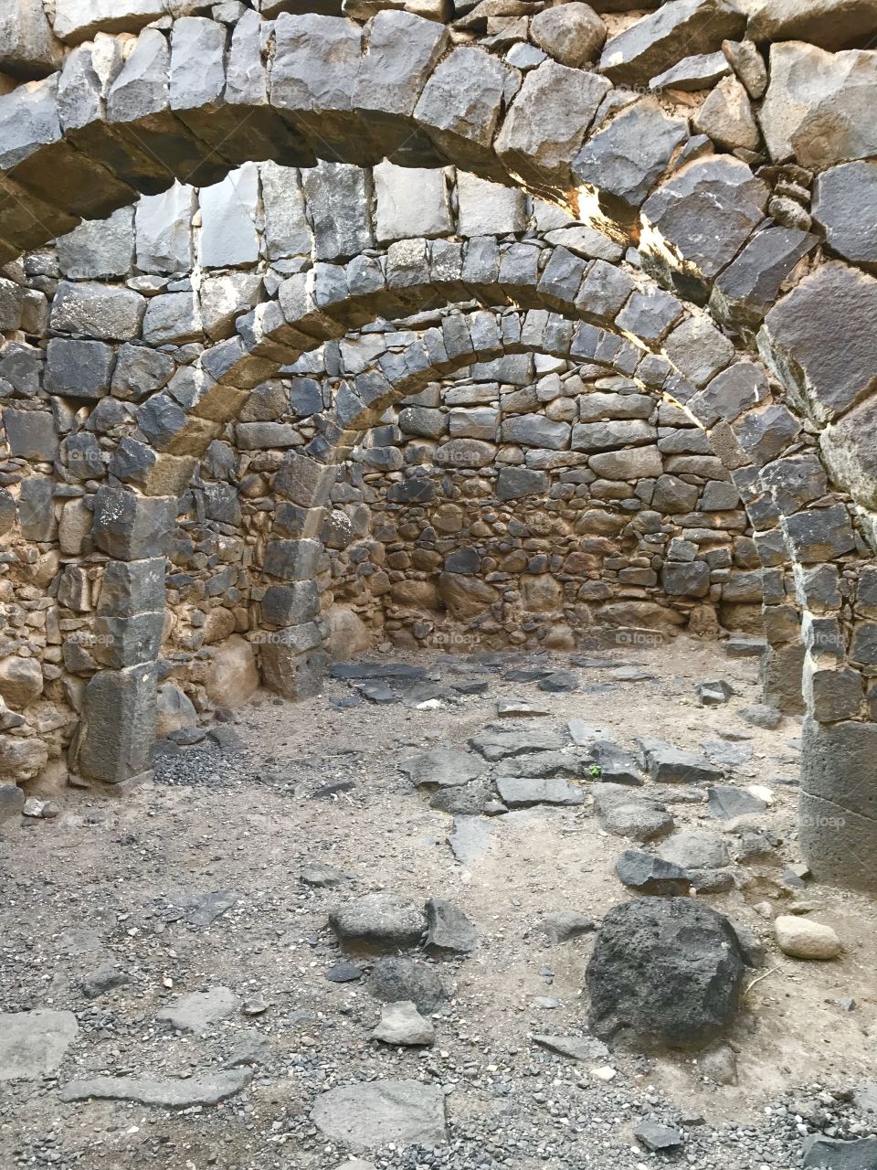 Ruins of an ancient home in the city of Korazin. This is the famous Korazin arch, which the builders of the city invented and perfected. 
